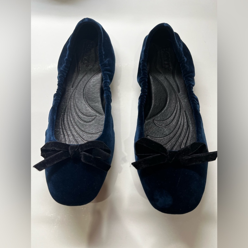 Born velour flats size 8